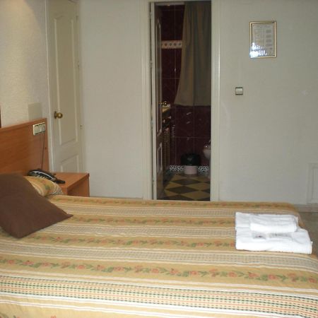 Hotel New Sanz Торремолинос Экстерьер фото